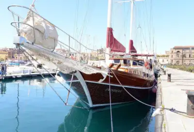 Sundial sailing ship
