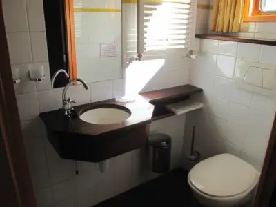 Godefridus van Aemstel bathroom