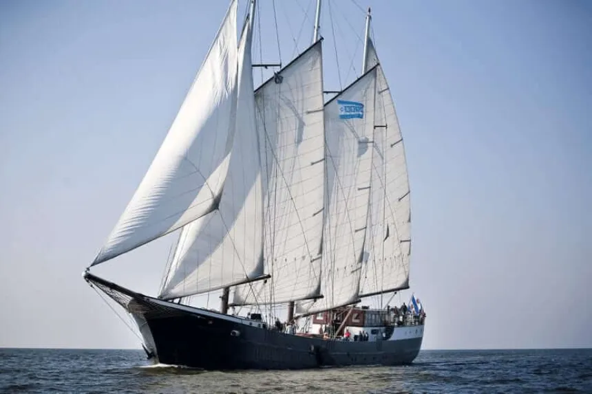Mare fan Fryslân sailing full sail 1