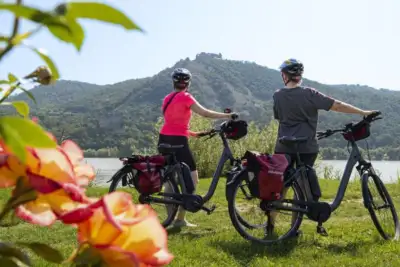 Donauradweg ungarn visegrad radfahrer