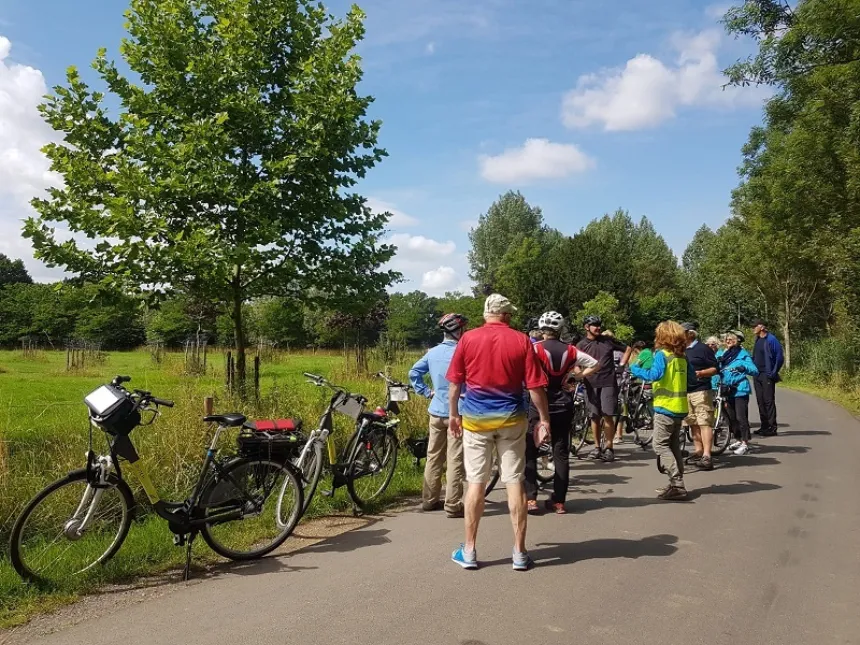 Bruges Amsterdam guest cyclists on a break